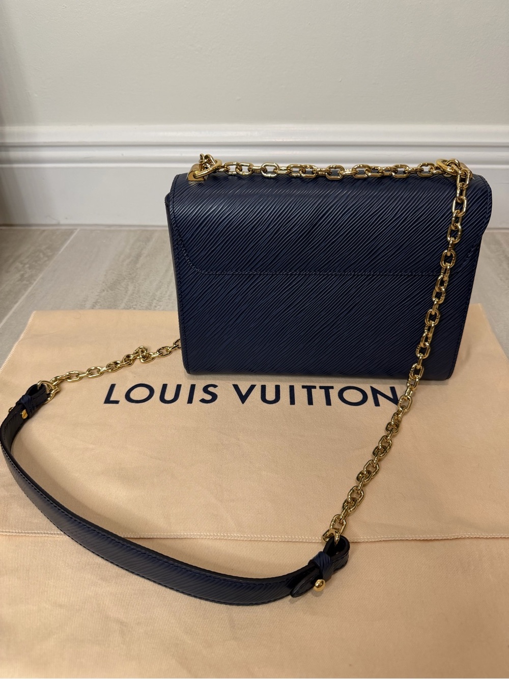 Louis Vuitton Navy Leather Twist MM Shoulder Bag with Gold Chain - Picture 2 of 12